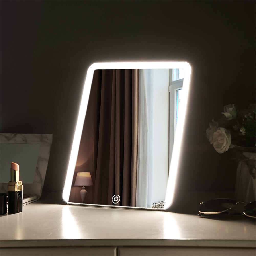 Understanding the Meaning of "True Light in Vanity Mirrors" 1 1