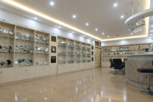 makeup mirror manufacturer showroom